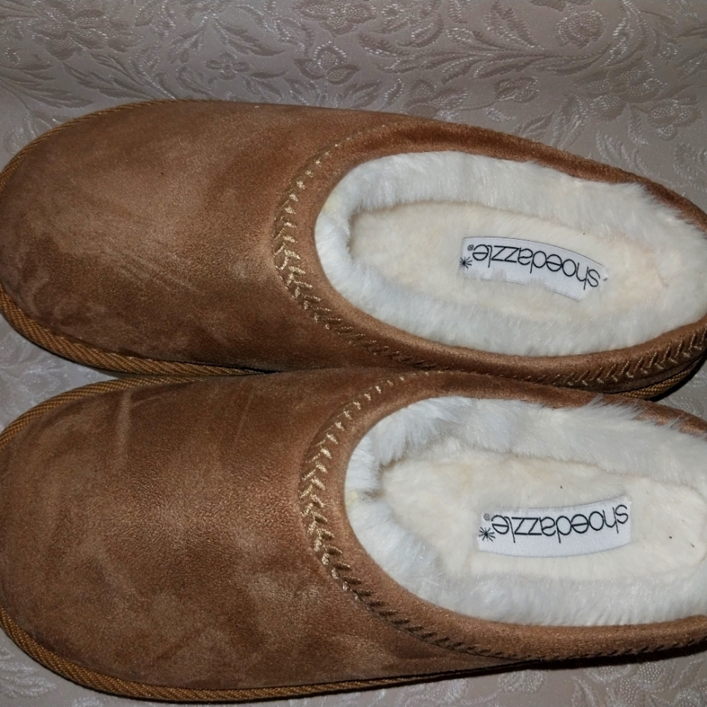 NWOT fuzzy platform slippers